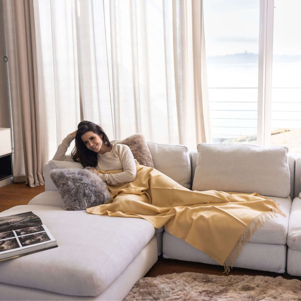 Plaid ALMA Decke fürs Sofa aus Alpakawolle. Leicht und Kuschelig.