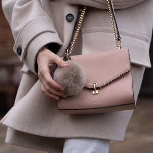 Einmaliges Accessoire, Pompom CLAVE aus Alpaka. Anhänger für eine Tasche oder auch als Schlüsselanhänger geeignet.