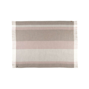 Plaid BORREA aus Alpakawolle im neutralen Ton ausgebreitet