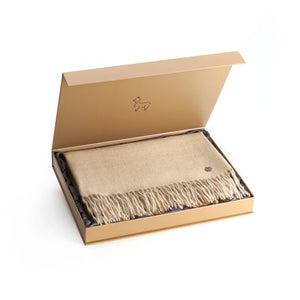 Plaid TIRA in beige in Geschenkbox