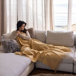 Plaid ALMA Decke fürs Sofa aus Alpakawolle. Leicht und Kuschelig.