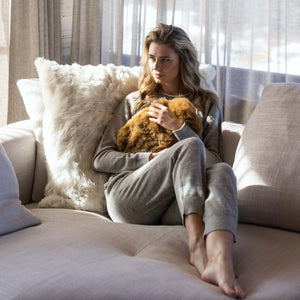 Wärmflasche CALMO Luxus Geschenk in edler Geschenkverpackung in unterschiedlichen Größen und Varianten. Wärmflaschenbezug aus Alpaka