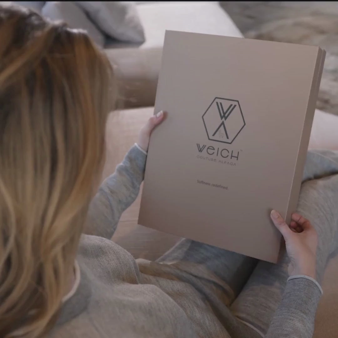 Wärmflasche CALMO Luxus Geschenk in edler Geschenkverpackung in unterschiedlichen Größen und Varianten. Wärmflaschenbezug aus Alpaka